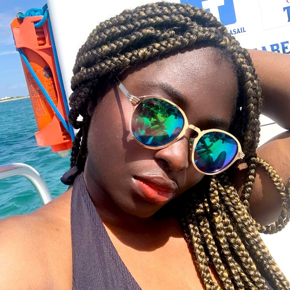 Meet your Posher, Ama - Picture 1 of 1